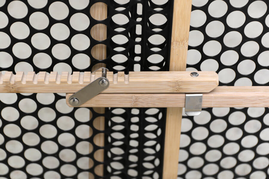 Safety 1st locking mechanism closeup