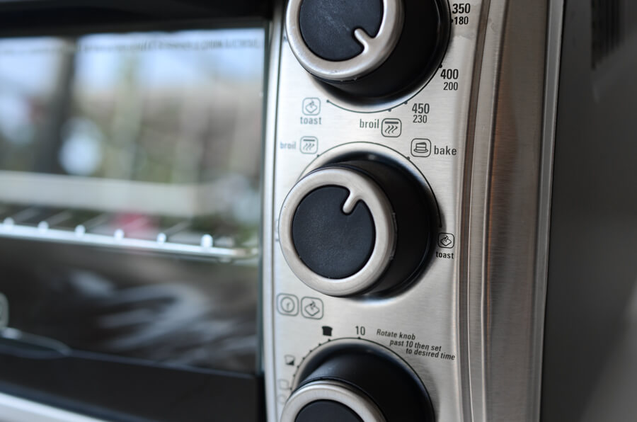 Black+Decker three dials closeup