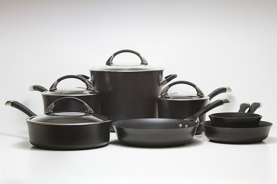 layout of the entire Circulon cookware set