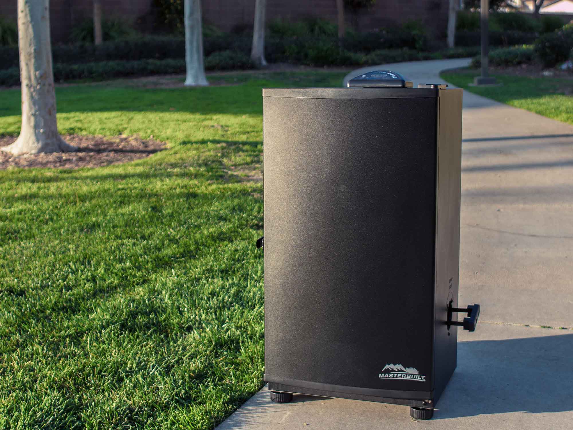 the Masterbuilt smoker by itself