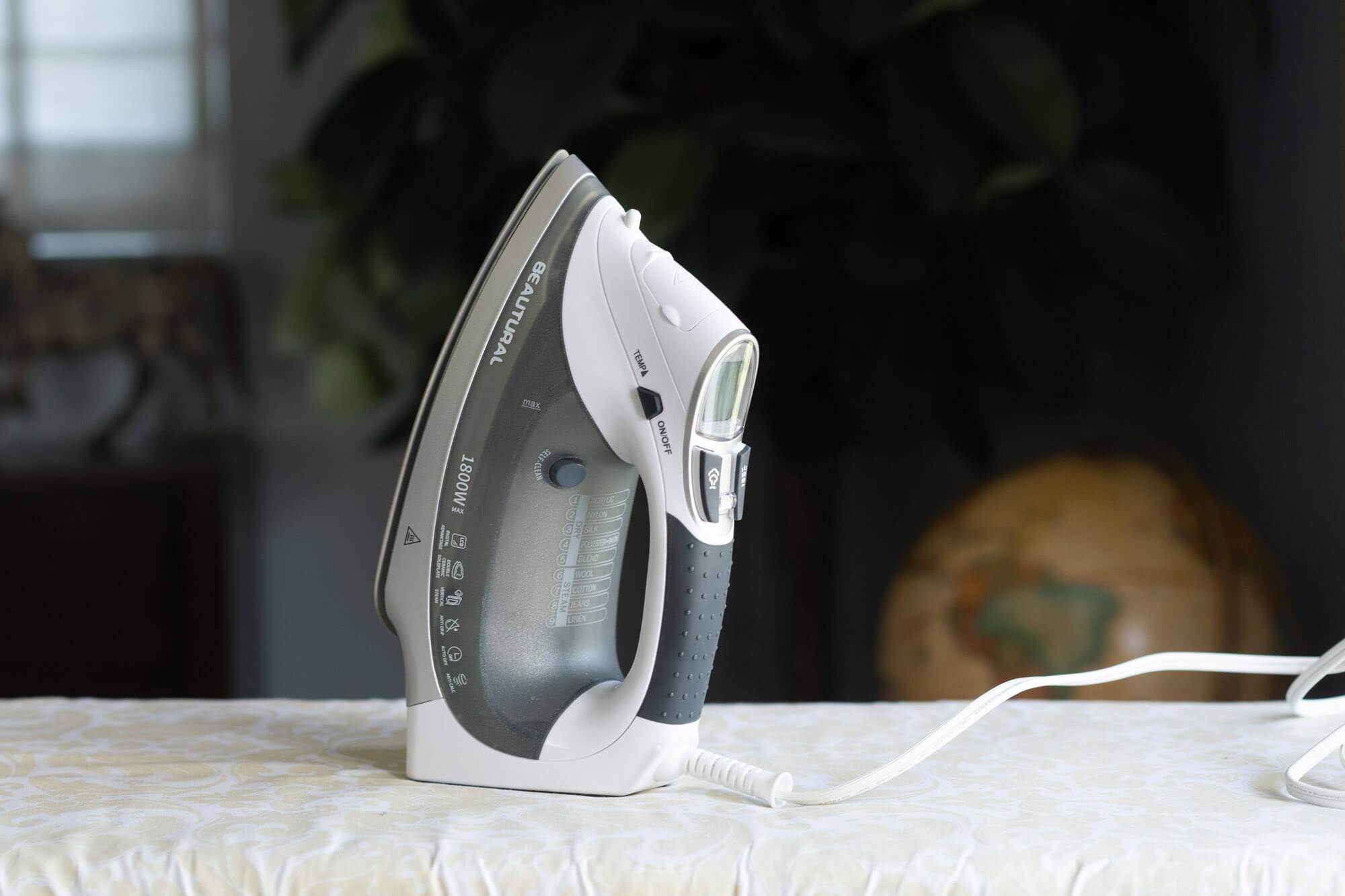 Beautural steam iron