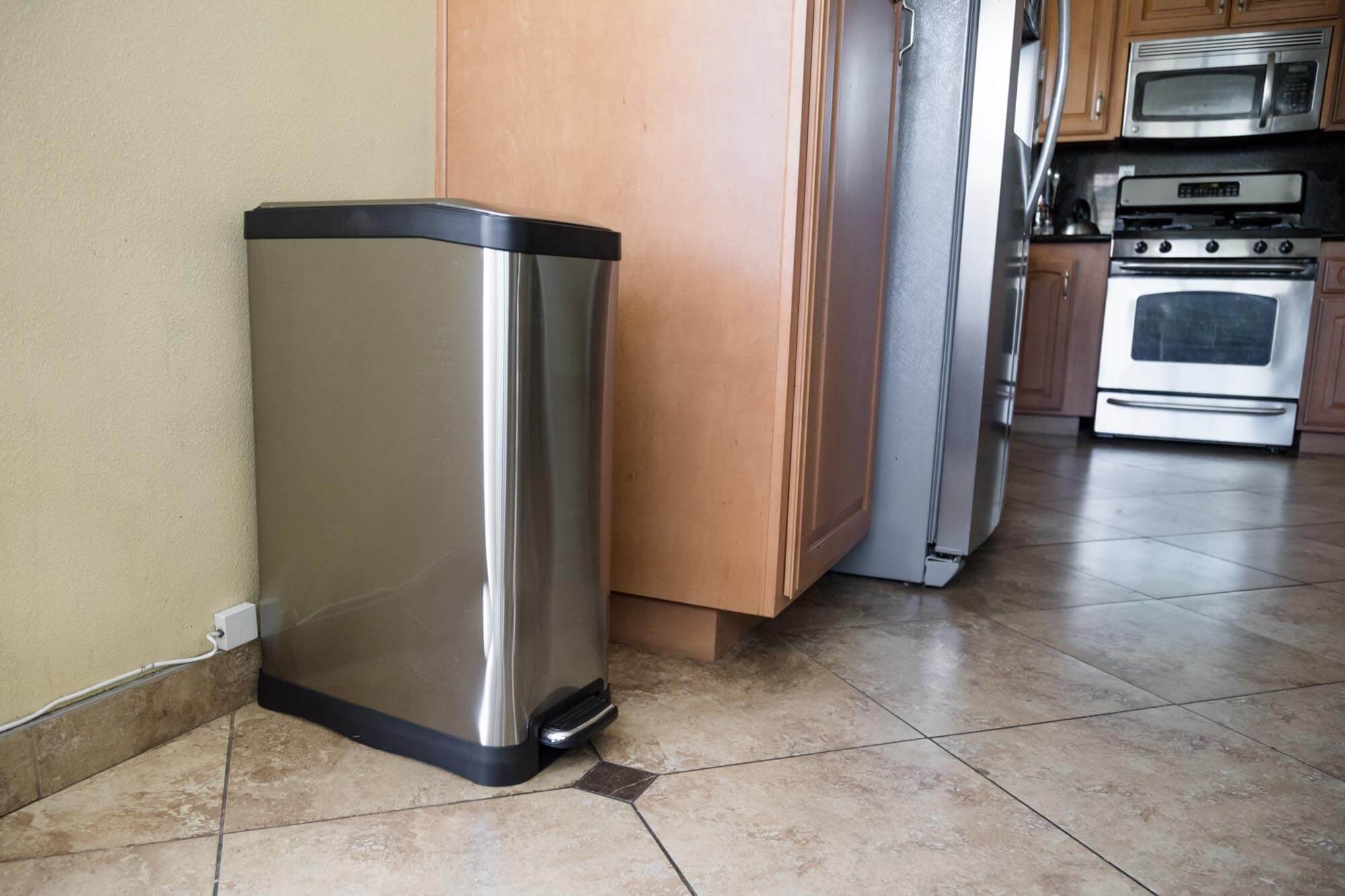 the Homezone VA41311A trash can