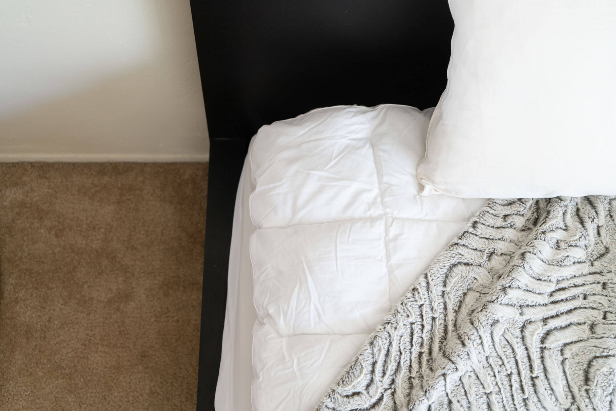 Sertapedic mattress topper installed on bed