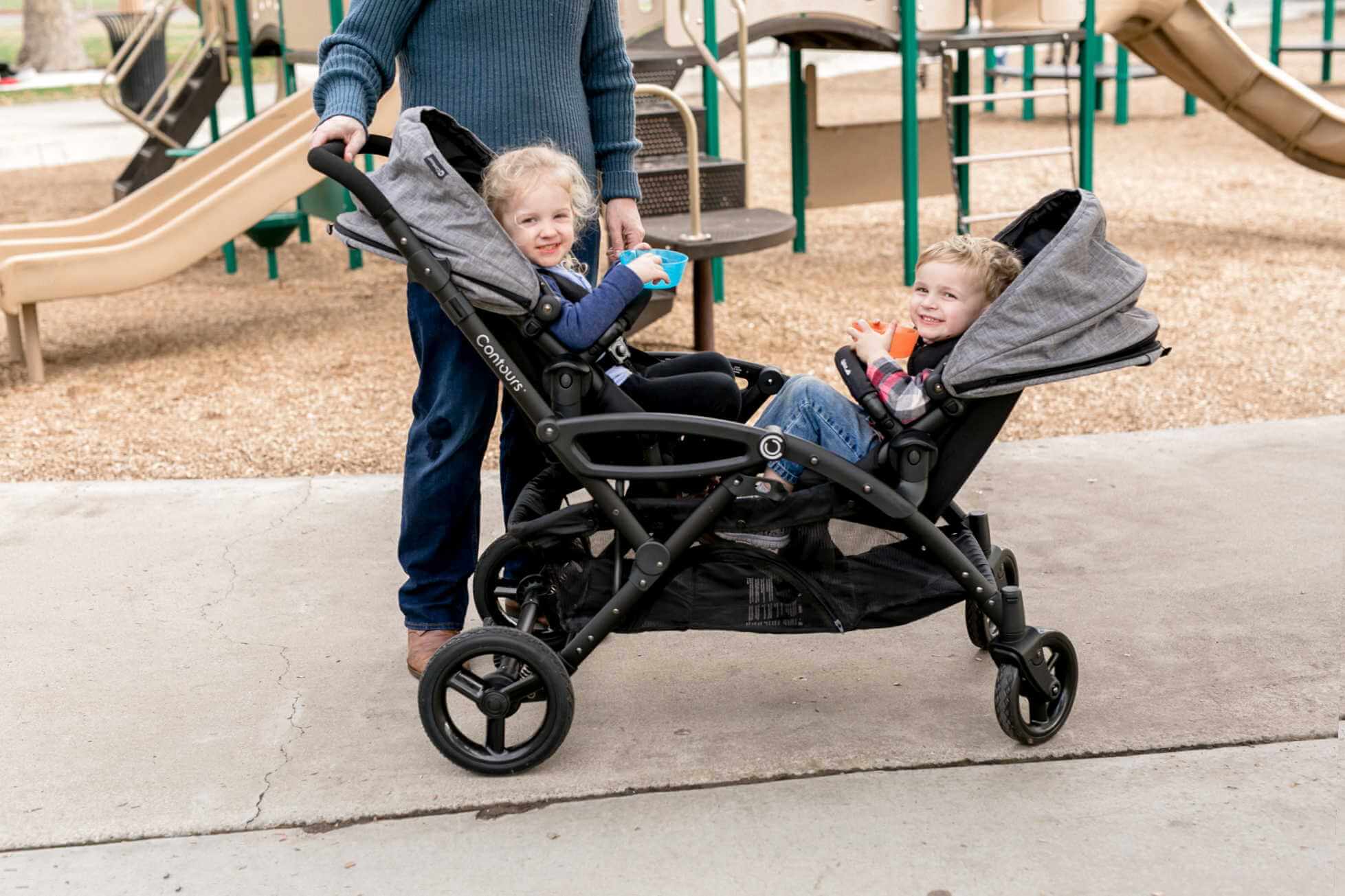 Contours with two seats facing