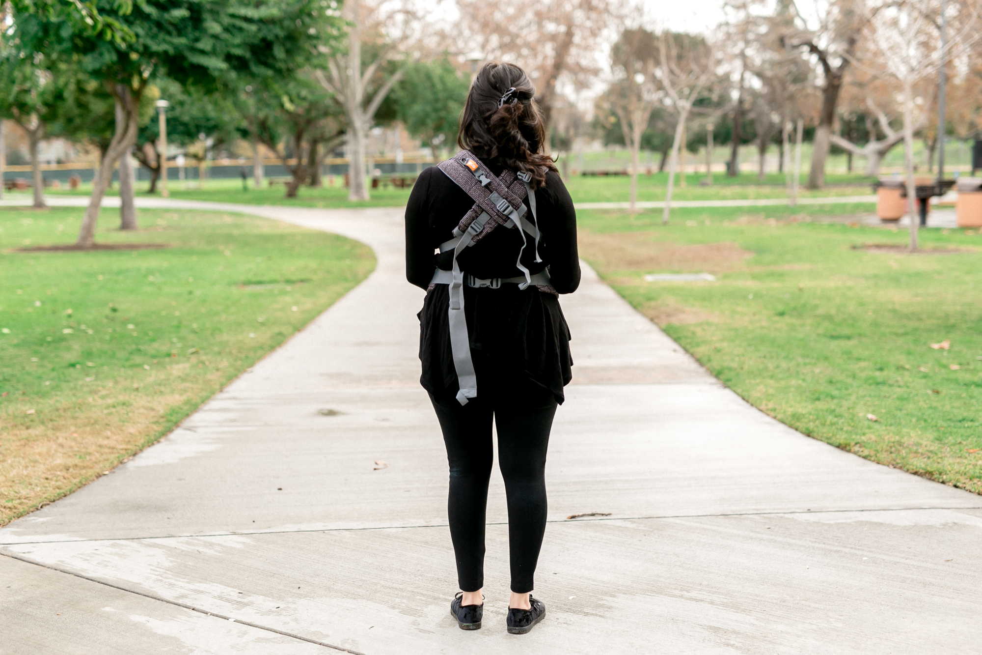 Some people like the support of crossed straps better