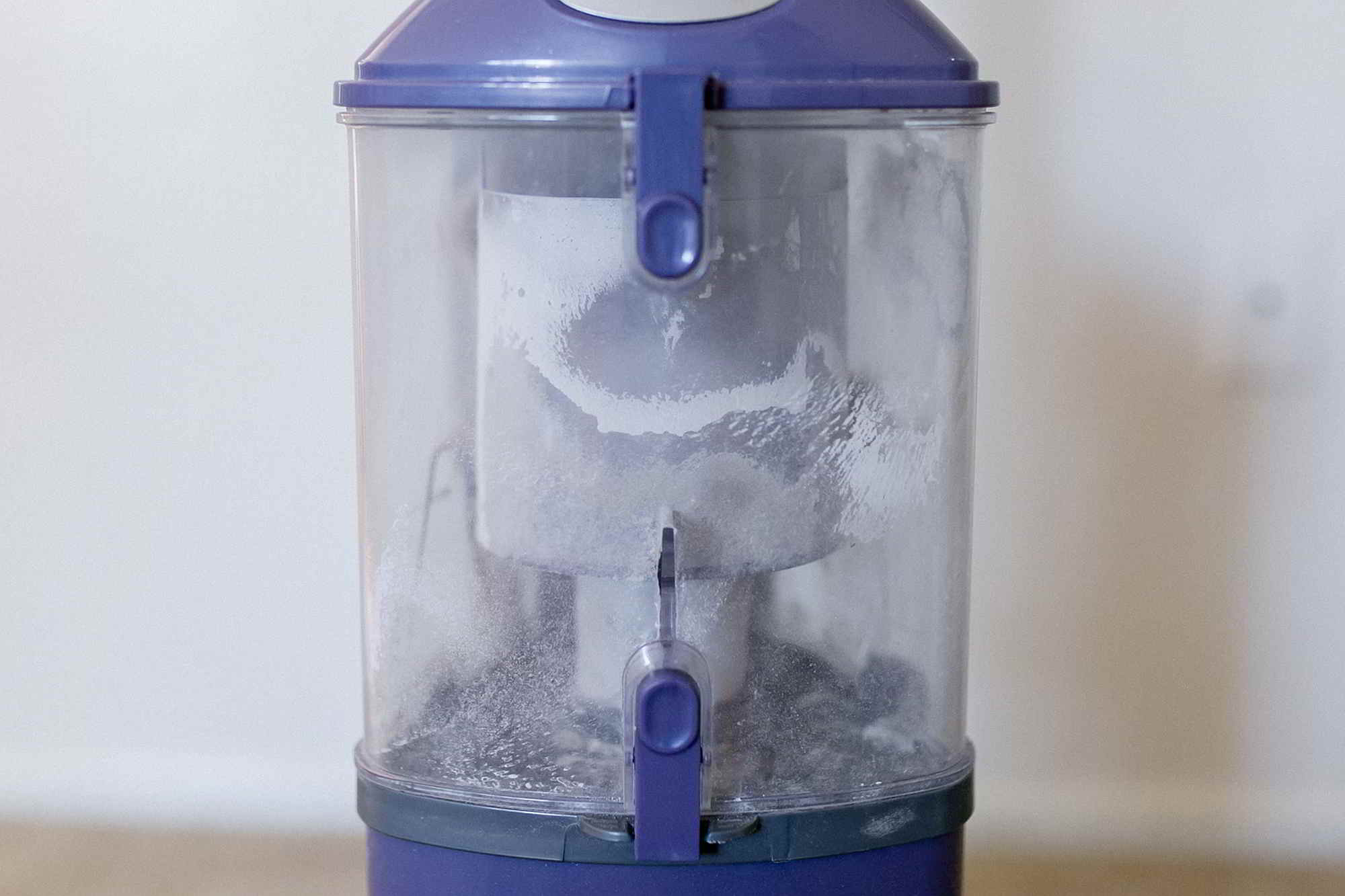 Bagless vacuum cleaner dust cup