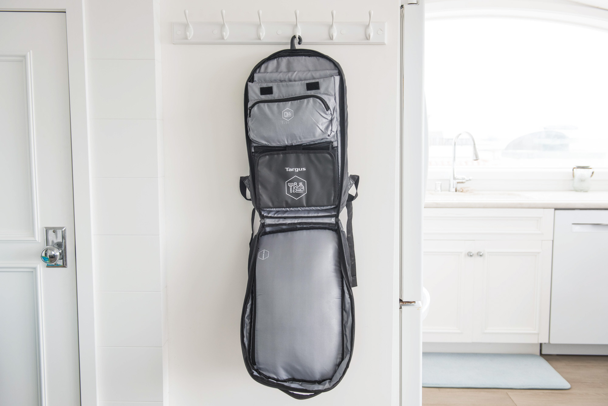 Targus hanging organization feature