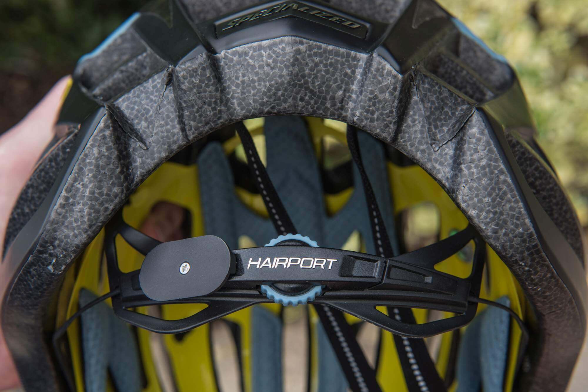 Specialized hairport feature