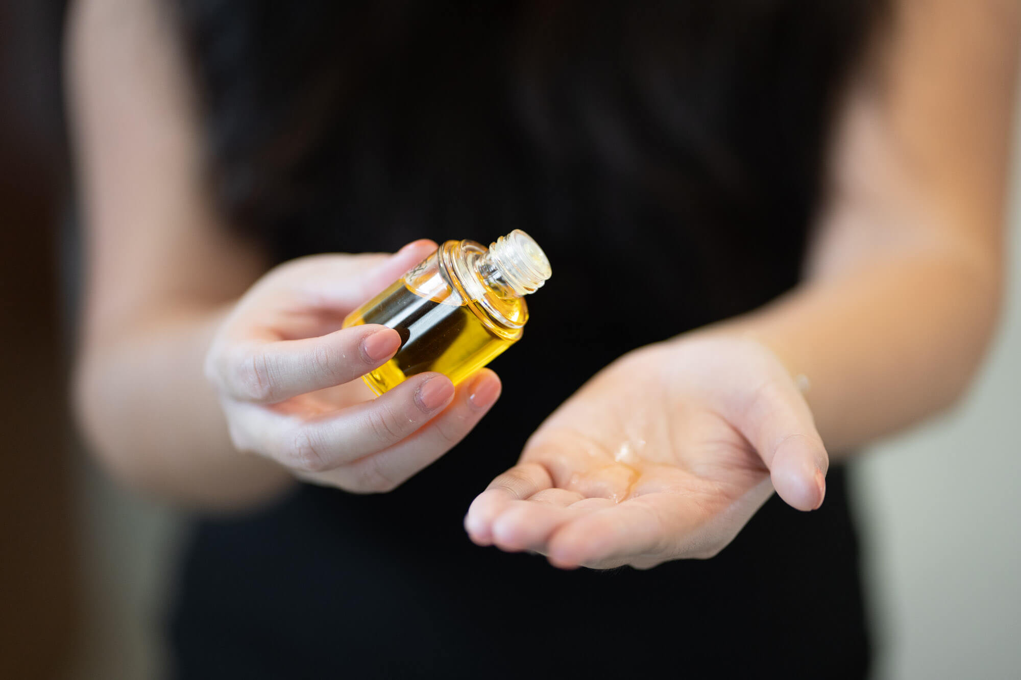 adding protectant oil to hair