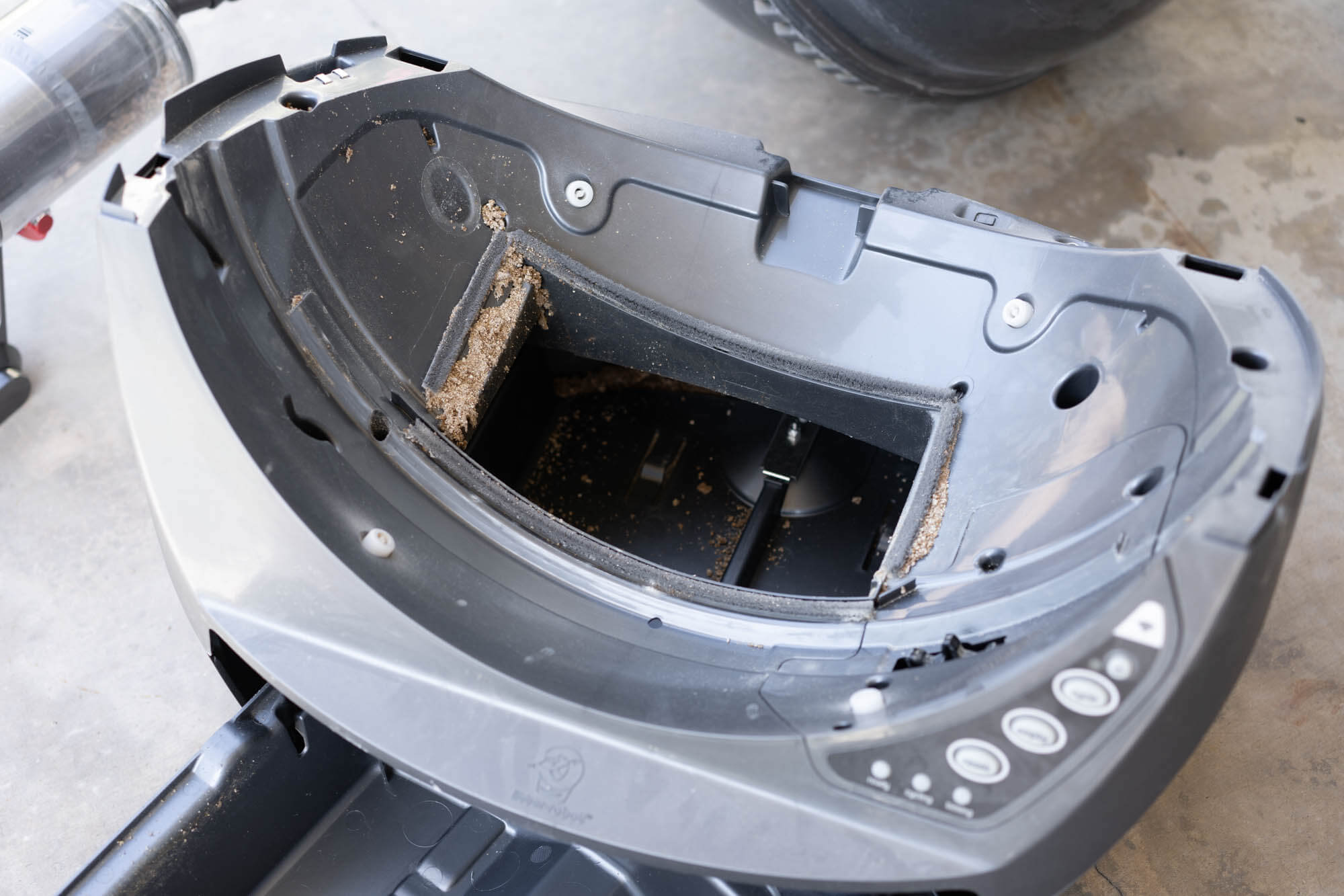 deep cleaning the Litter Robot 3