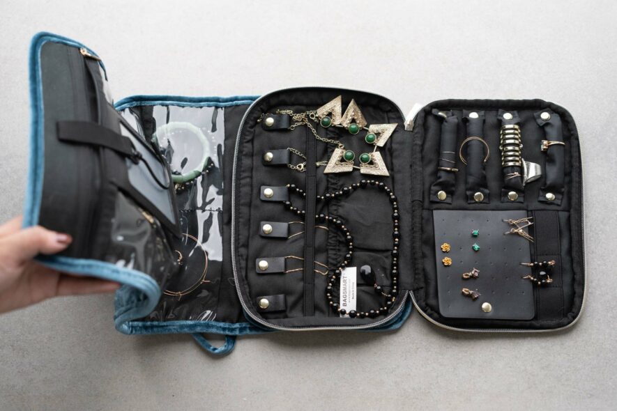 Bagsmart hanging jewelry roll