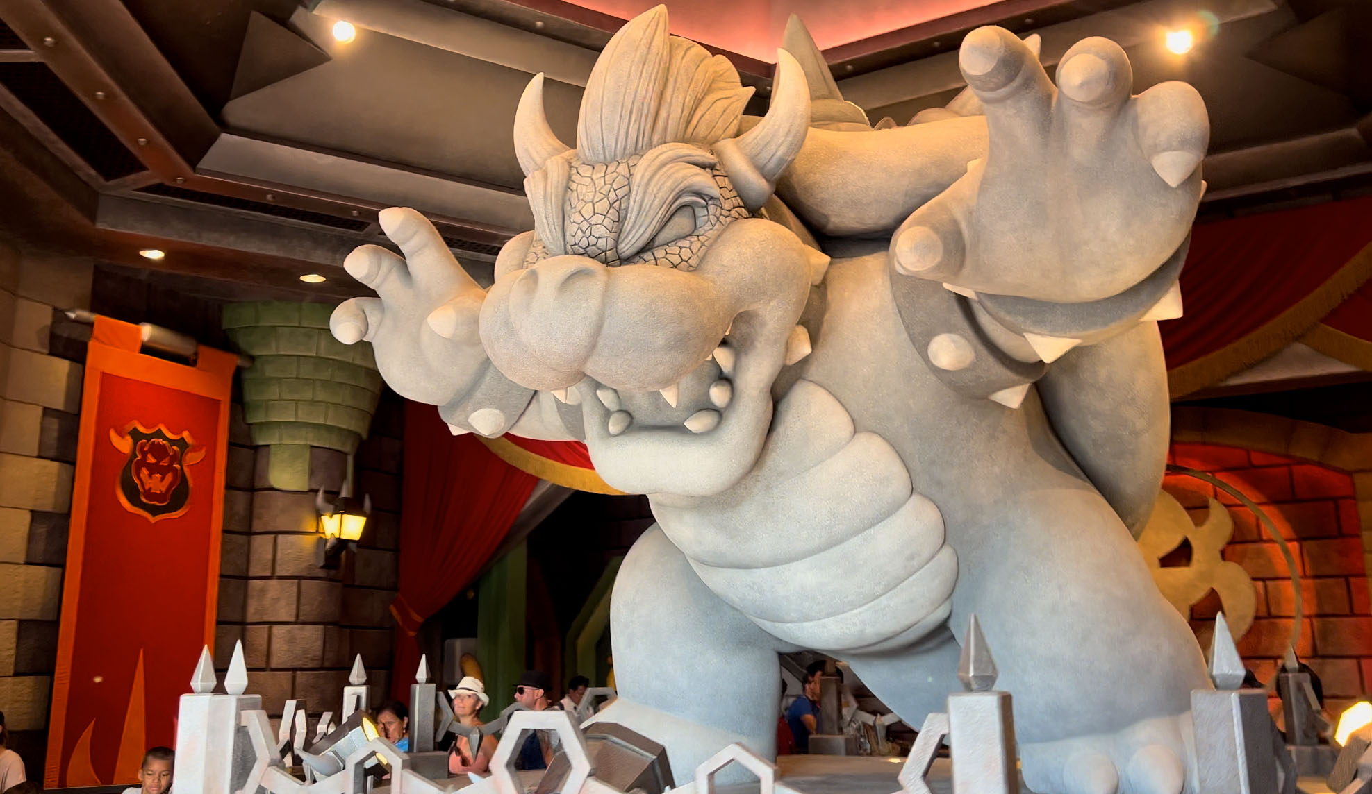 Mario Kart - Bowser statue